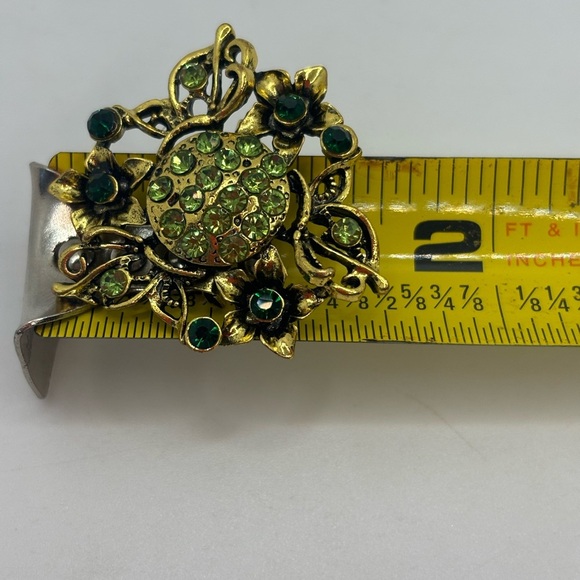 Elegant Green and Gold Floral Brooch - Picture 4 of 4